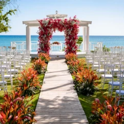 garden gazebo venue at Hilton La Romana