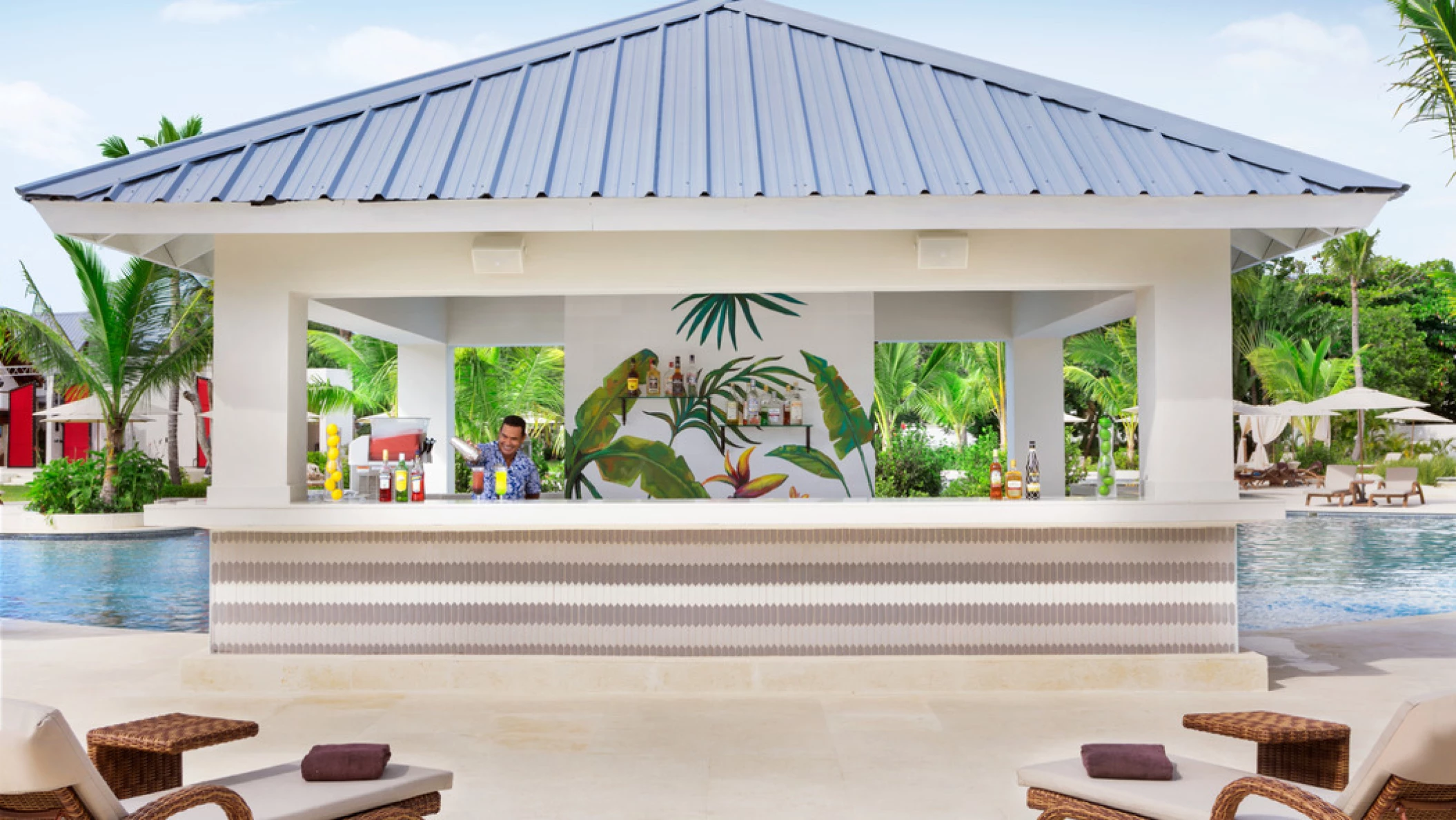 swim-up bar at Hilton La Romana