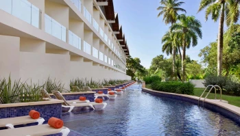 Swim up at Hilton La Romana, an All Inclusive Adult Resort