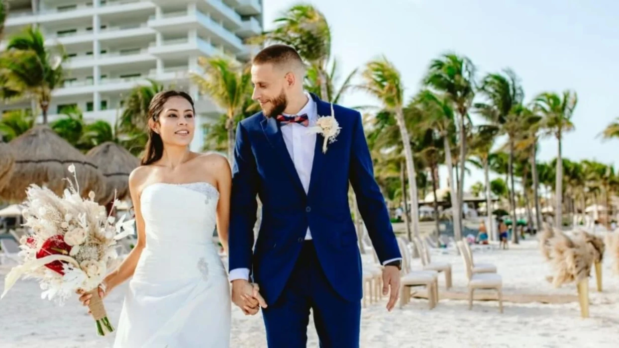 bride and groom at Hotel Mousai Cancun