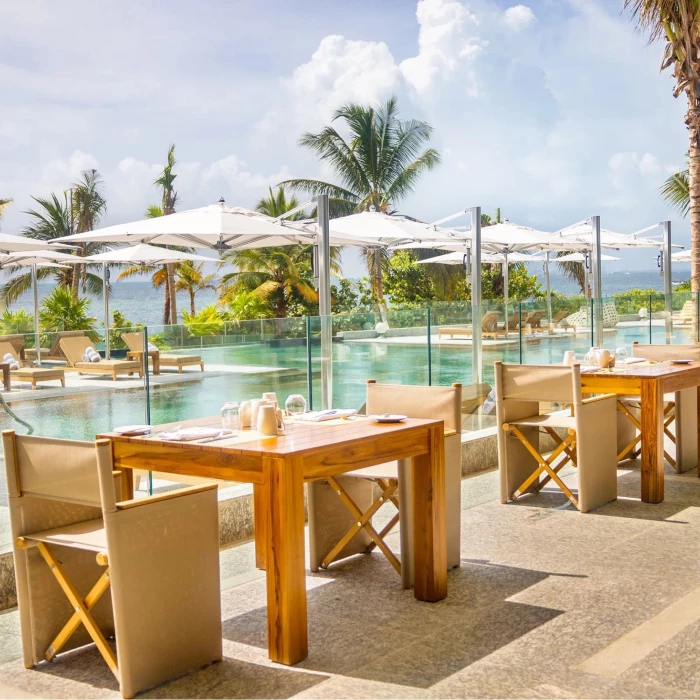 pool bar at Hotel Mousai Cancun