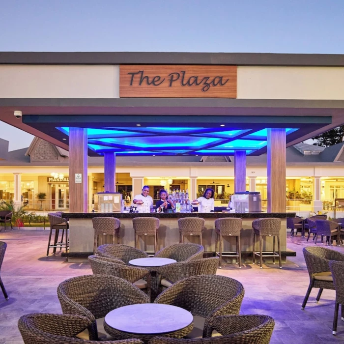 The Plaza bar at Hotel Riu Negril