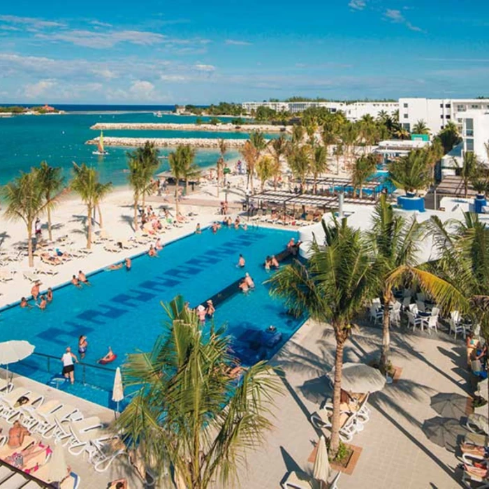 pool and beach at Hotel Riu Reggae