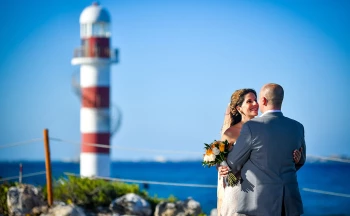 Couple near the lighthouse at Hyatt Cancun Ziva