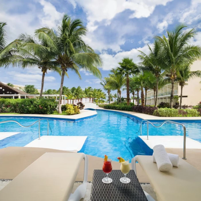Swim-out pool at Iberostar Selection Riviera Cancun
