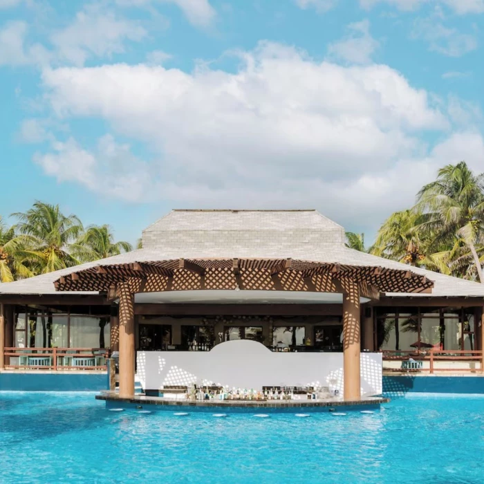 swim-up bar at Iberostar Selection Riviera Cancun