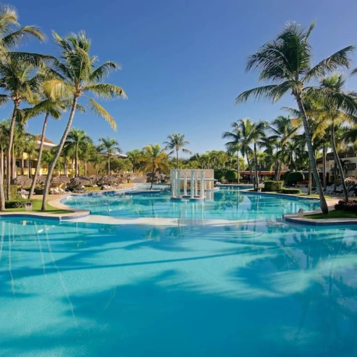 pool at Iberostar Waves Costa Dorada
