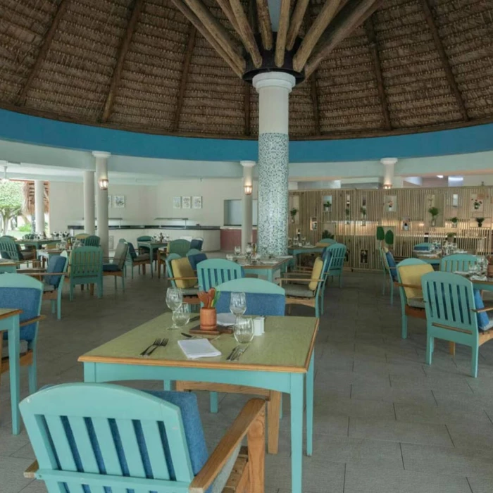 restaurant and bar at Iberostar Waves Costa Dorada