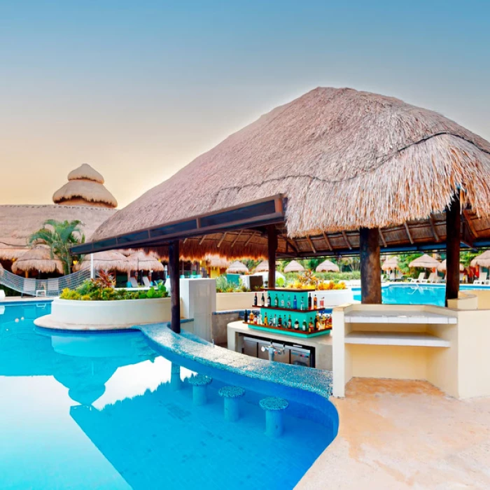 swim-up bar at Iberostar Waves Cozumel