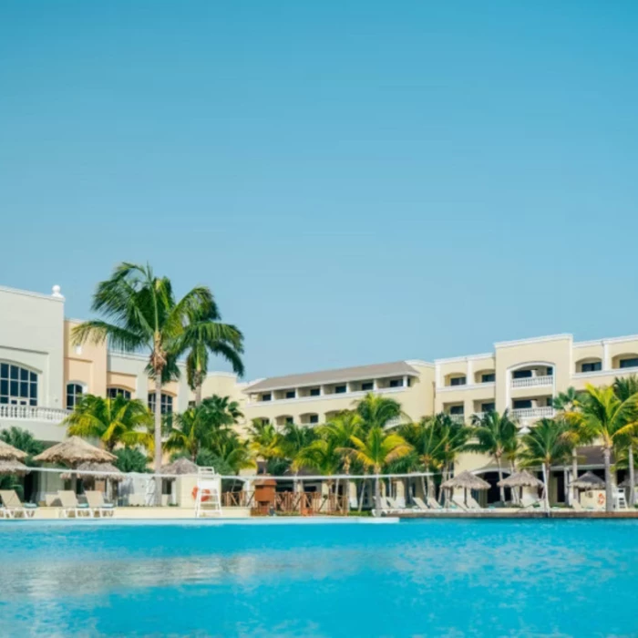 pool and resort Iberostar Waves Rose Hall Beach