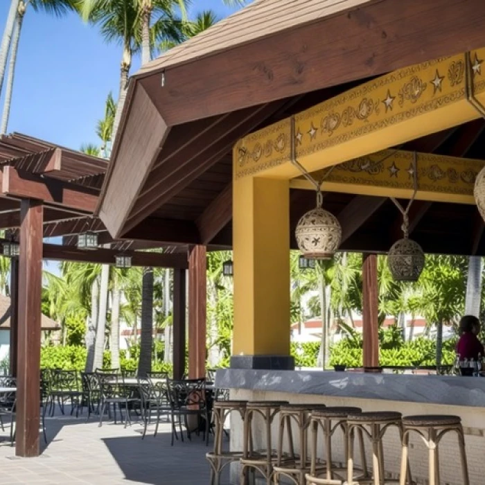 parrots bar at Majestic Colonial Punta Cana