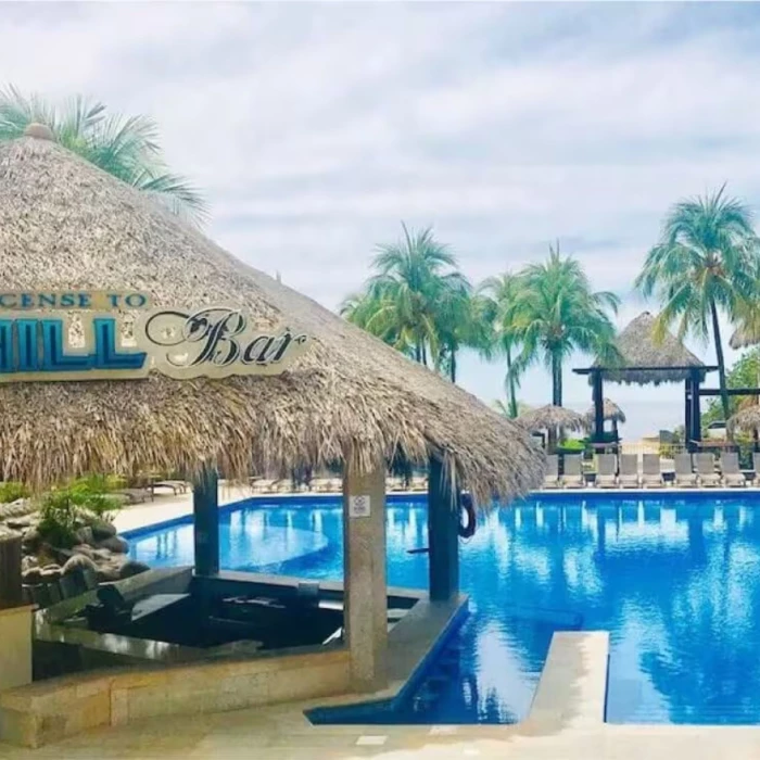 swim up bar at Margaritaville Beach Resort Playa Flamingo