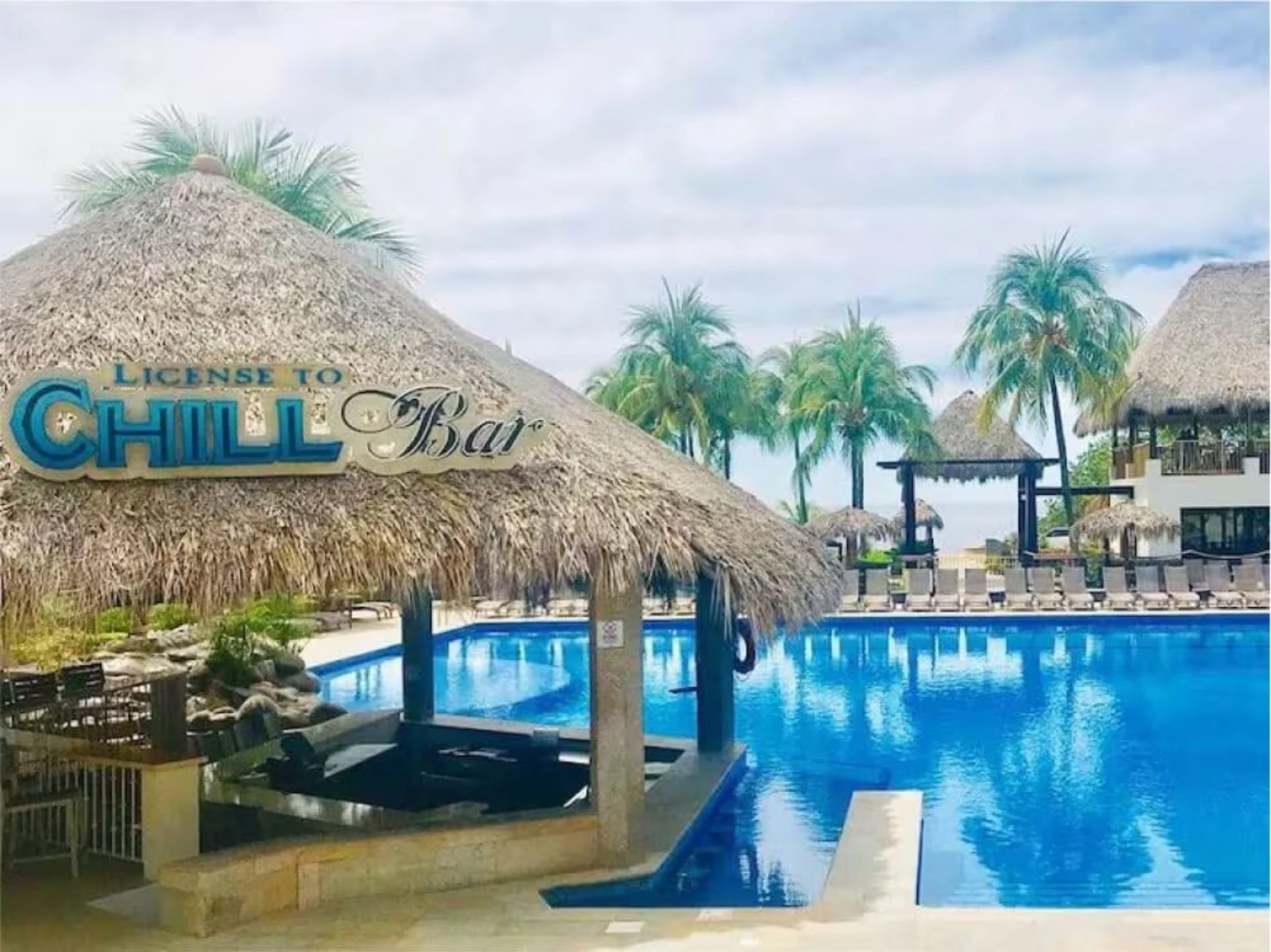 swim up bar at Margaritaville Beach Resort Playa Flamingo