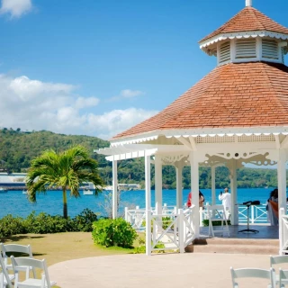 gazebo sur venue at Moon Palace Jamaica