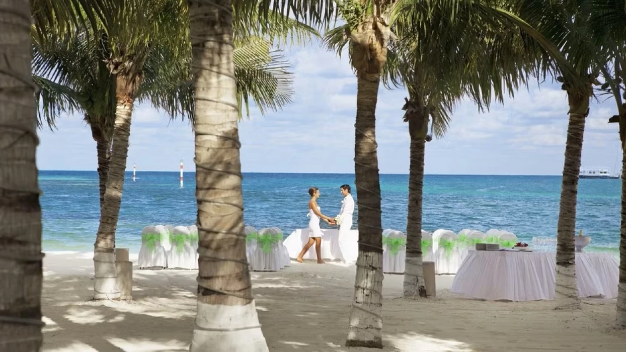 bride and groom on the beach at Occidental Costa Cancun