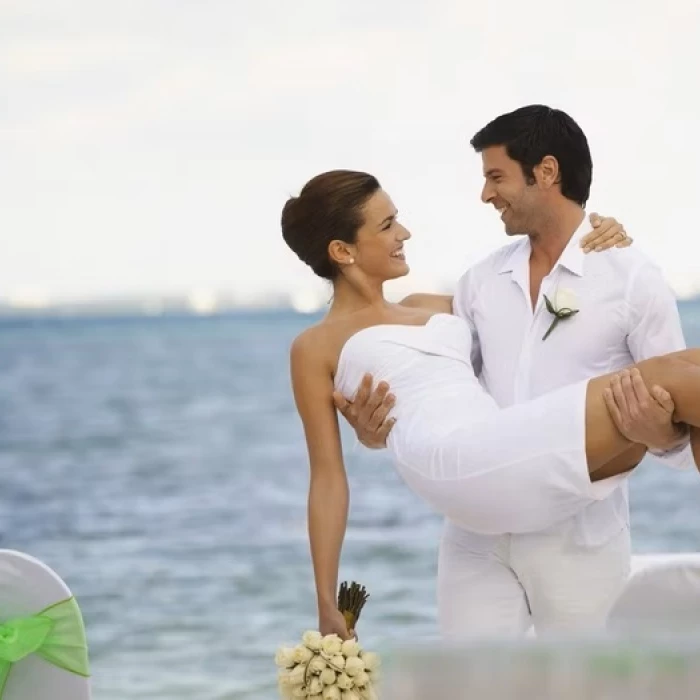 bride and groom at Occidental Costa Cancun