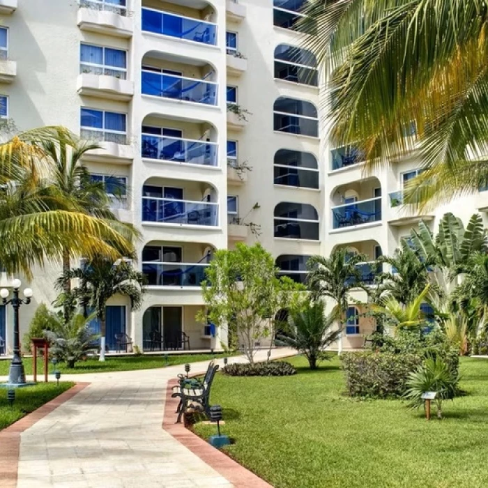 resort, garden and pathways at Occidental Costa Cancun