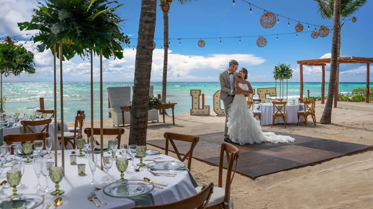 bride and groom at Ocean Allure Costa Mujeres