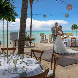 bride and groom at Ocean Allure Costa Mujeres