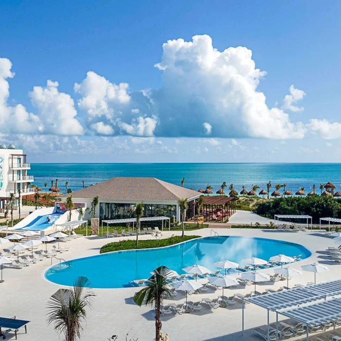 pool and buildings at Ocean Allure Costa Mujeres