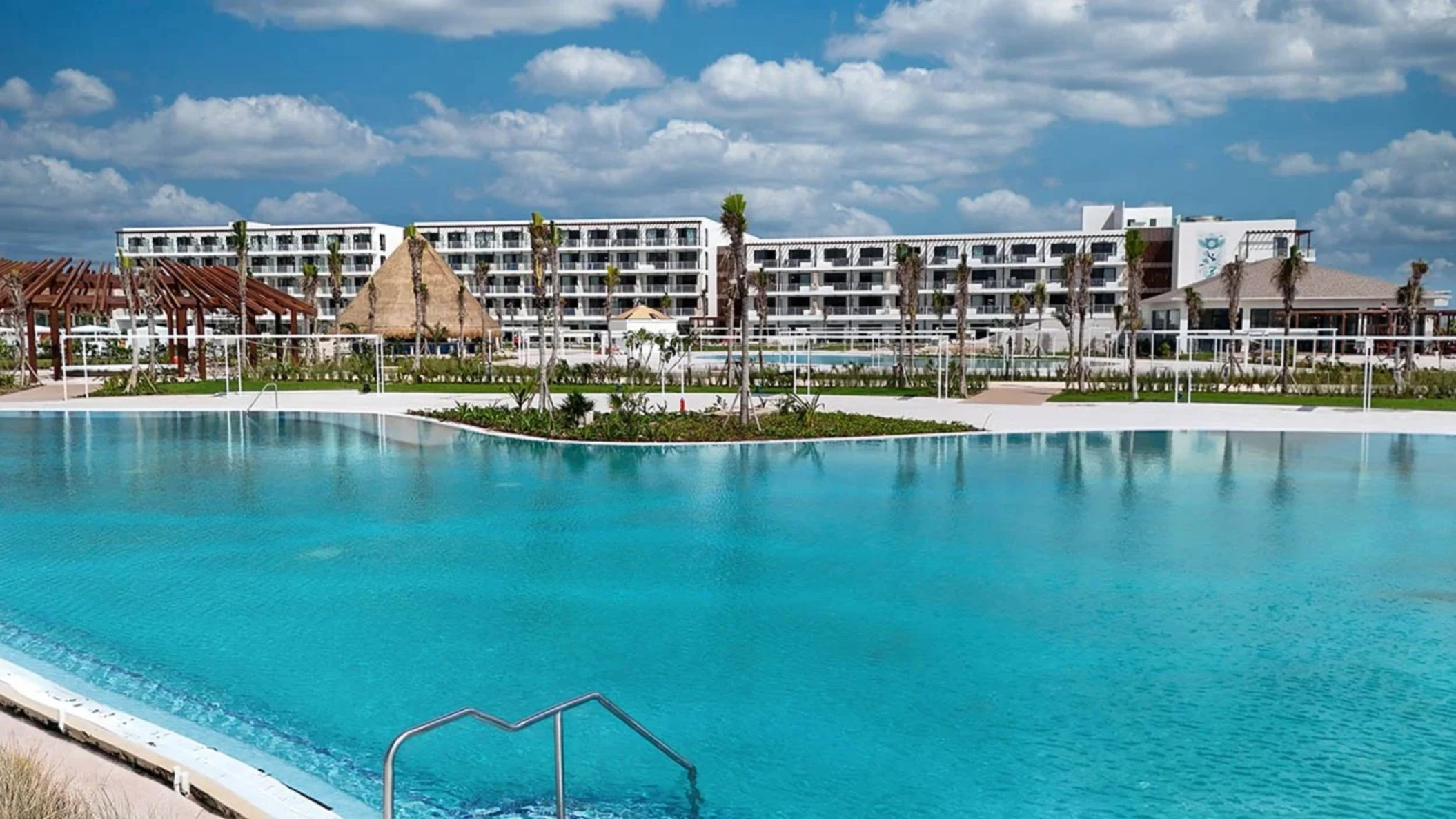 pool at Ocean Allure Costa Mujeres