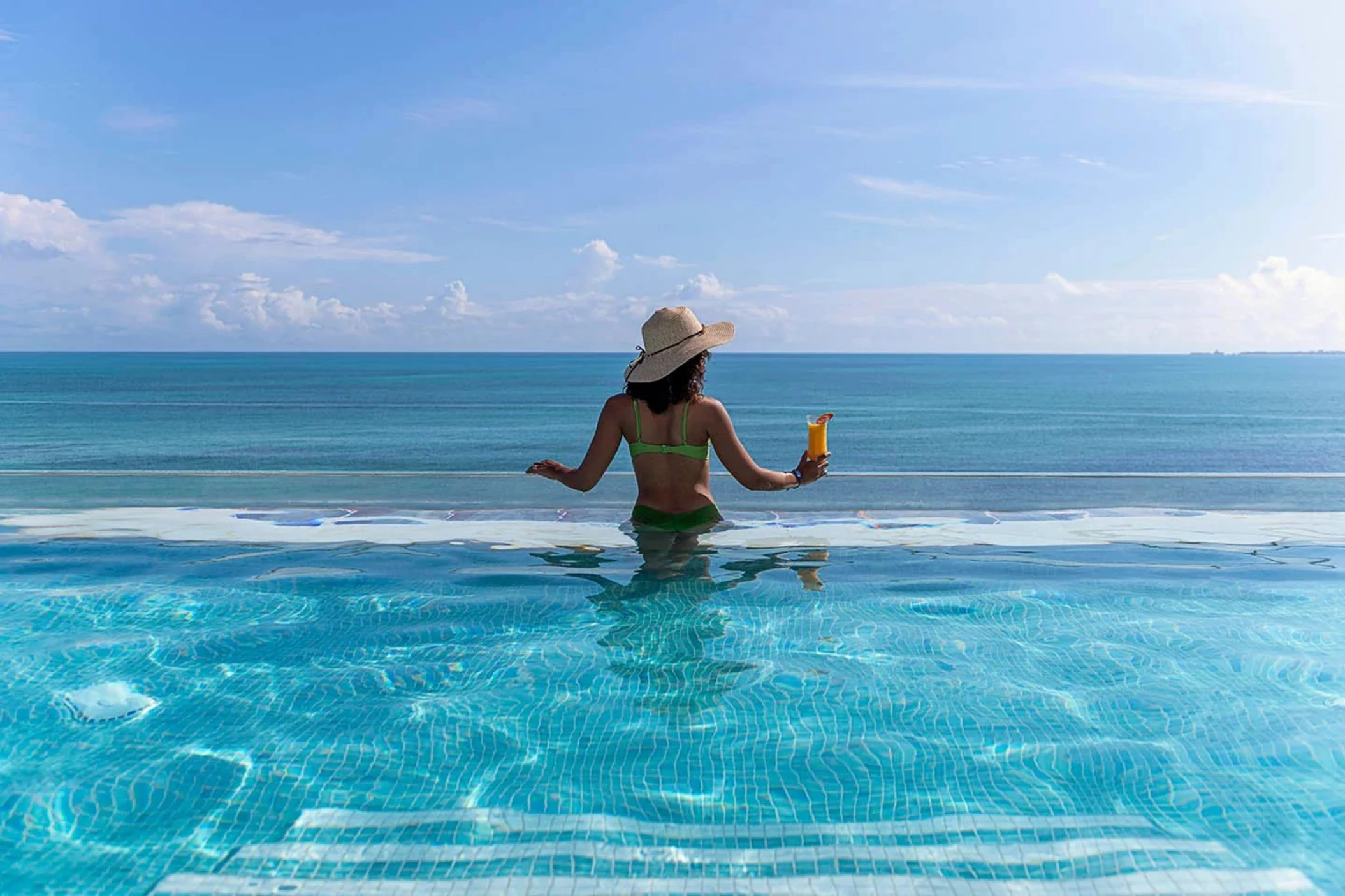woman in the rooftop pool at Ocean Allure Costa Mujeres