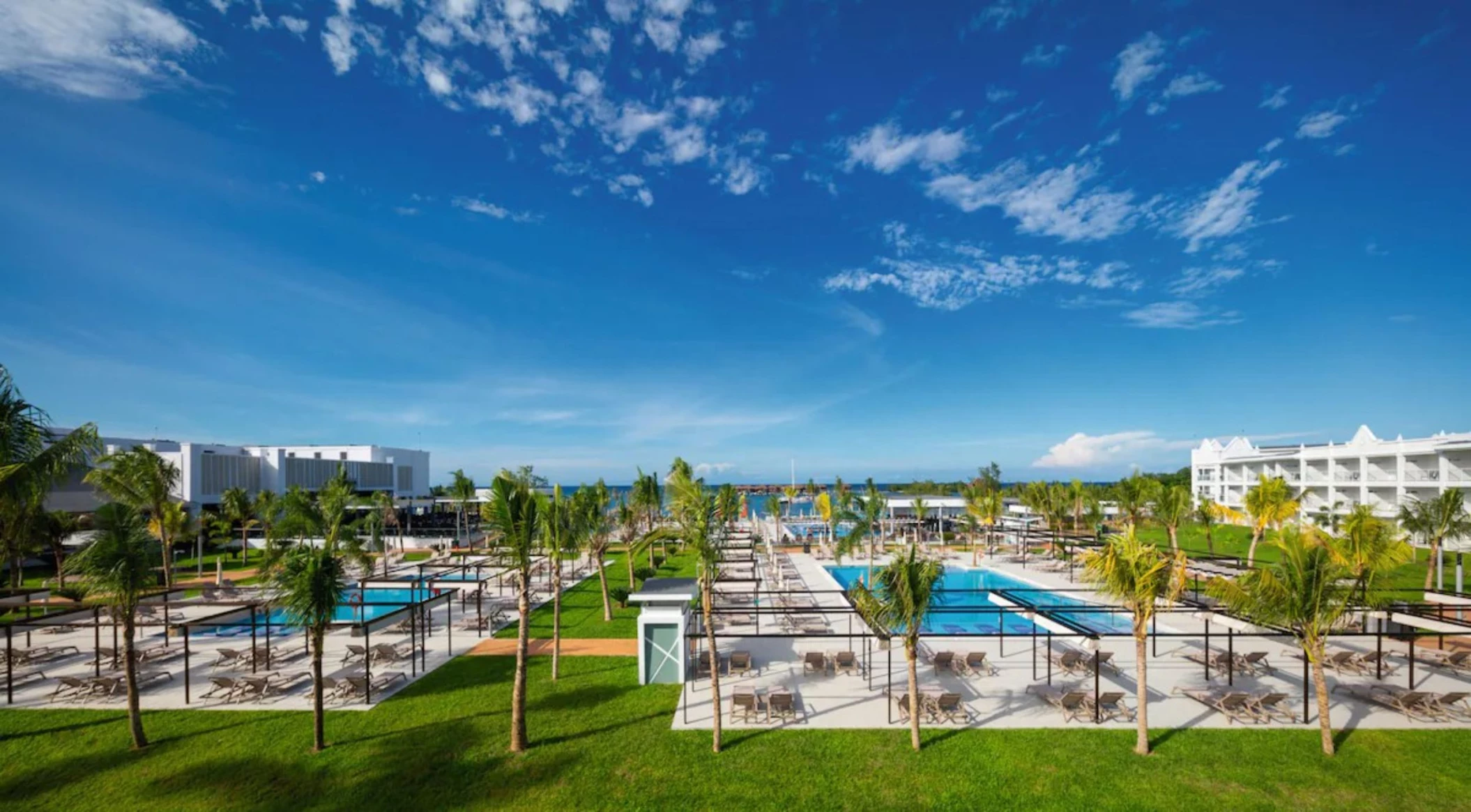 view of Hotel Riu Montego Bay grounds
