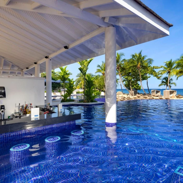 swim up bar at royalton grenada