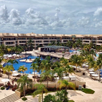 Kids pool overview at Royalton Riviera Cancun Resort.