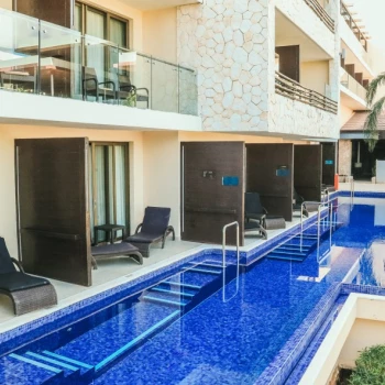 Swim up pool at Royalton Riviera Cancun Resort.