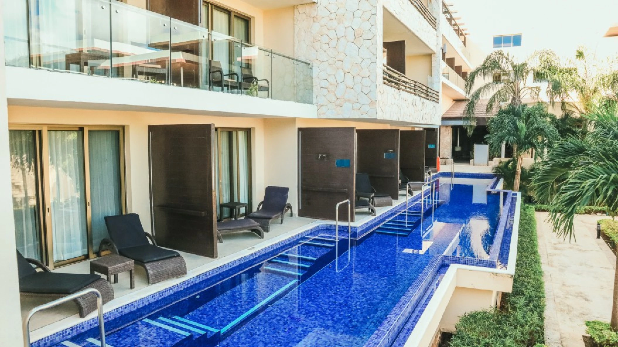 Swim up pool at Royalton Riviera Cancun Resort.