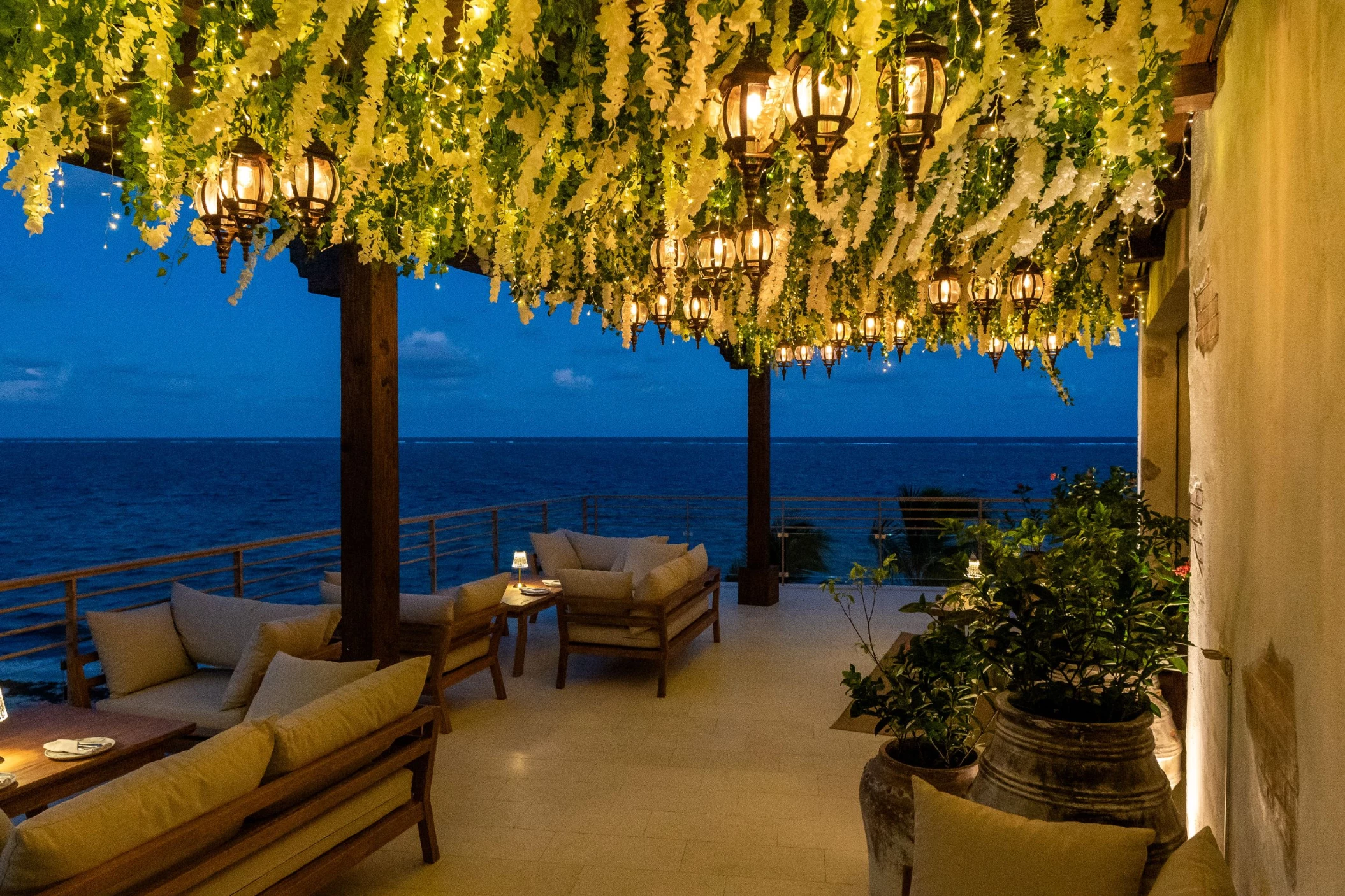 Al Mare at the fives oceanfront