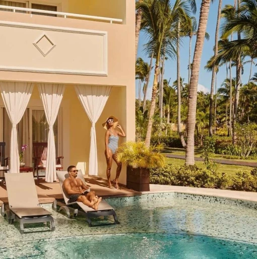 couple in their swim out suite at TRS Turquesa
