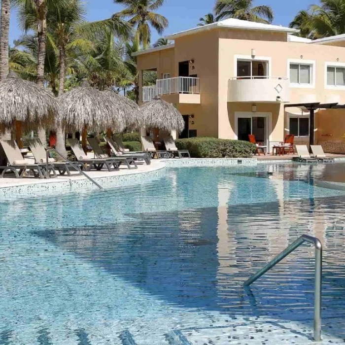 pool and loungers at TRS Turquesa