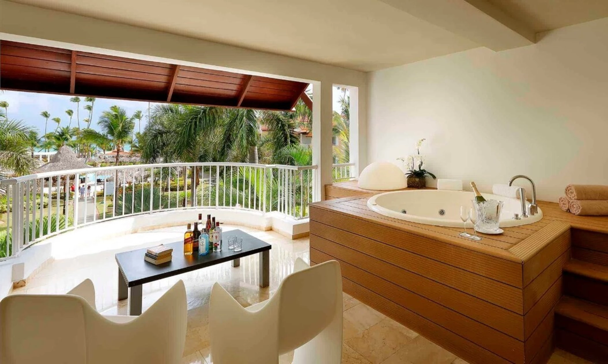 suite balcony with jacuzzi at TRS Turquesa