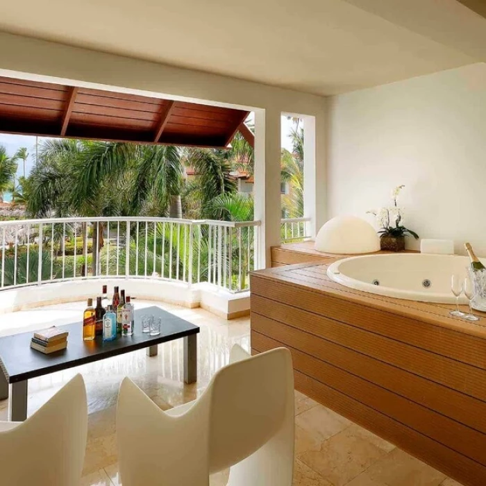 suite balcony with jacuzzi at TRS Turquesa