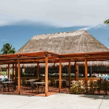 Earthheaven pool bar at Valentin Imperial Riviera Maya