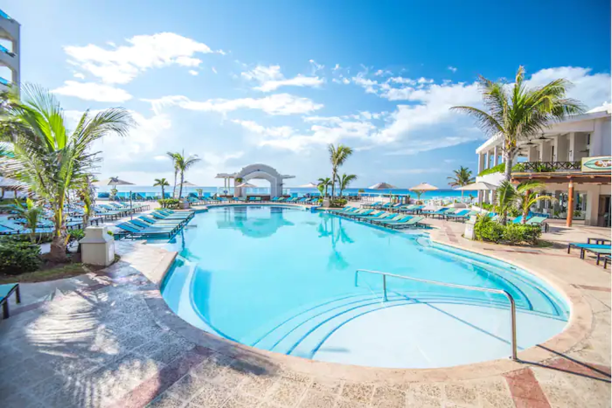 Pool at Wyndham Alltra Cancun