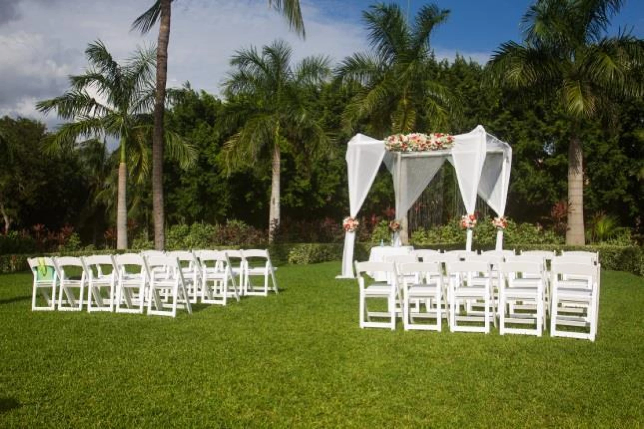 Ceremony decor on the garden at Riu Palace Mexico