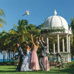 Wedding ceremony on the garden at Riu Palace Riviera Maya