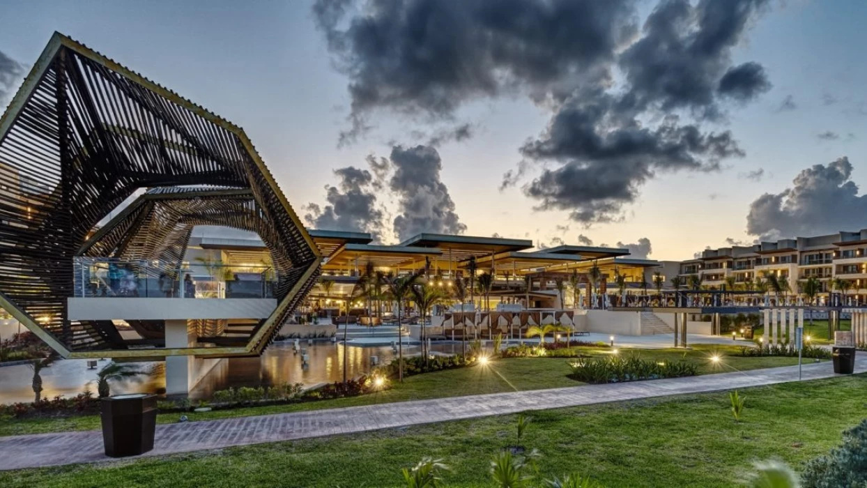 ROYALTON RIVIERA CANCUN GAZEBO