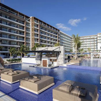 Royalton Splash Riviera Cancun adults pool