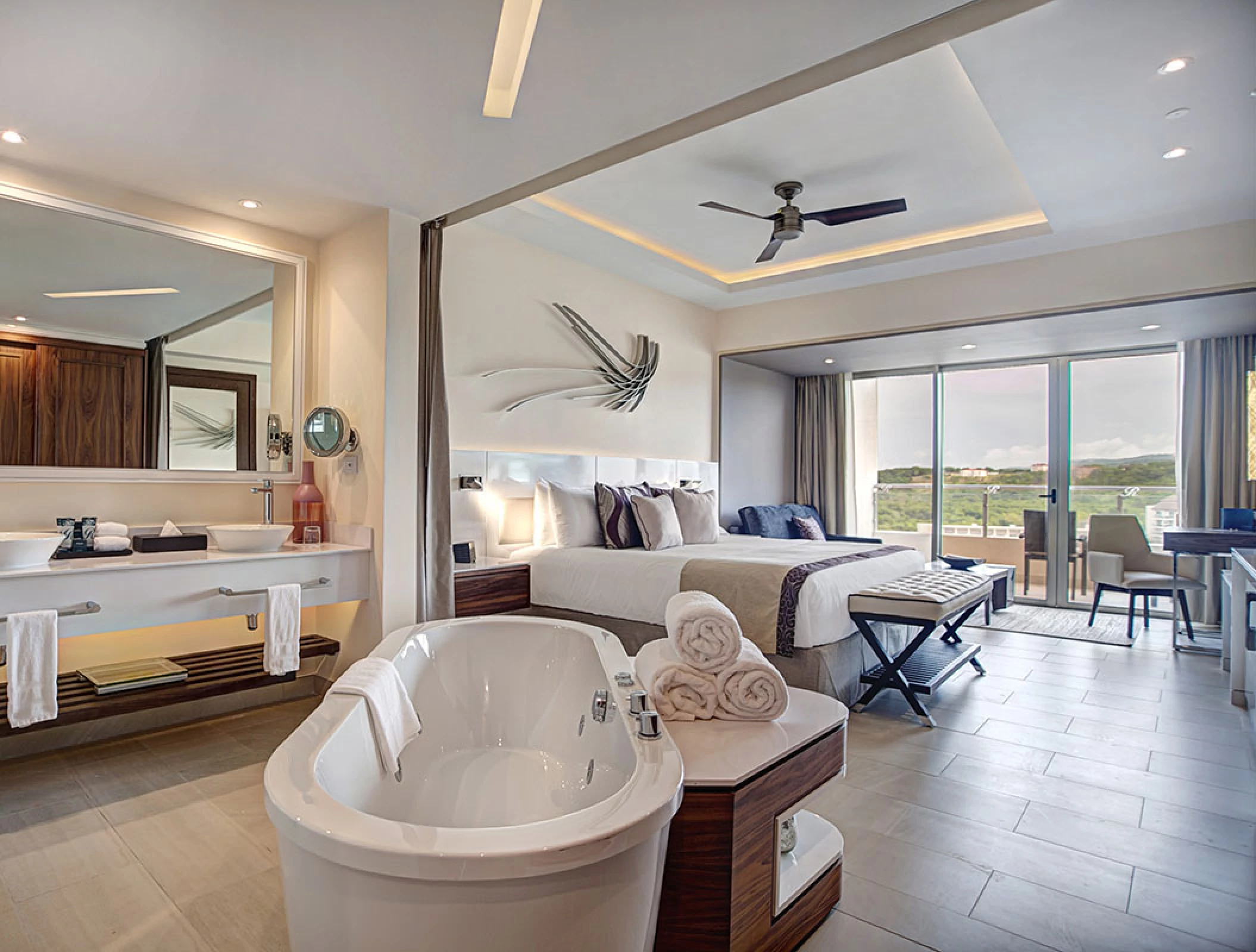 Royalton Blue Waters Montego Bay Junior Suite Ocean-view.