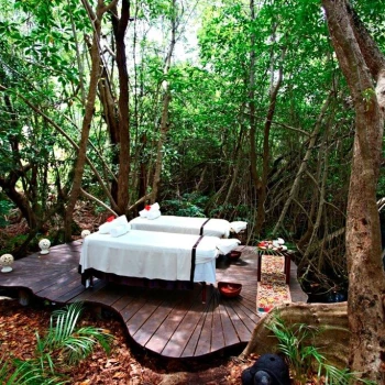 Sandos Caracol Eco Resort in jungle spa beds