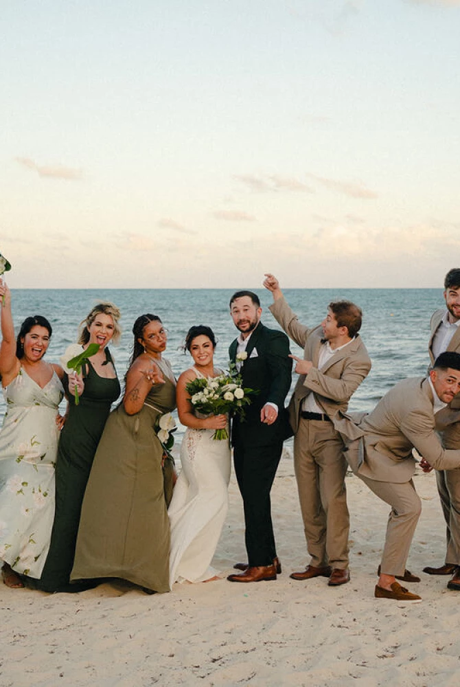 Drew and Alexis with their wedding party