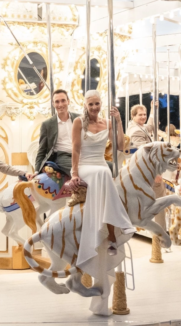 lindsey and jeff on the carousel