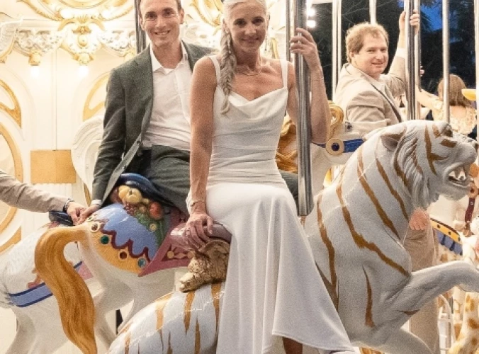 lindsey and jeff on the carousel