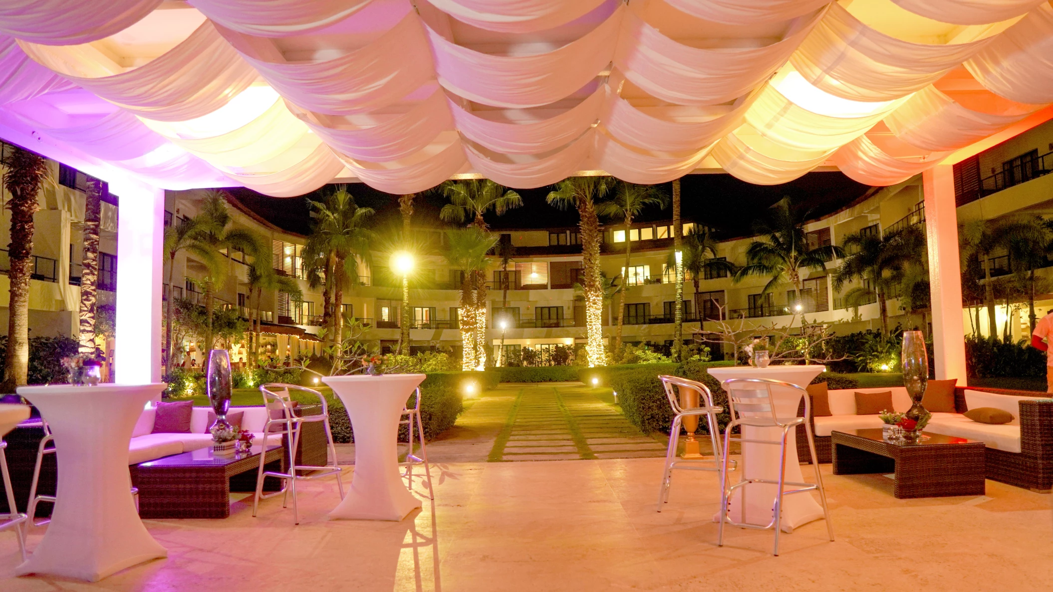 Cocktail party in the gazebo at Sublime samana Las Terrenas