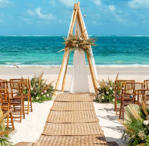 Symbolic ceremony on the beach venue at The Fives Oceanfront Puerto Morelos