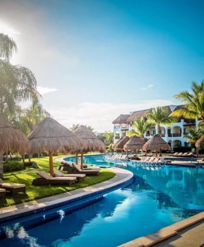 Valentin Imperial Riviera Maya swim-out suite pool